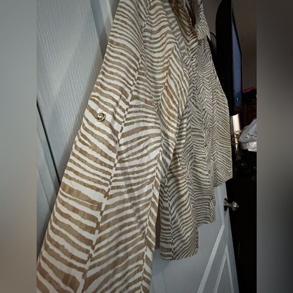Chico’s No-Iron zebra Print Roll-Tab Sleeve Shirt White Tan size 2 Large EUC - Picture 7 of 13